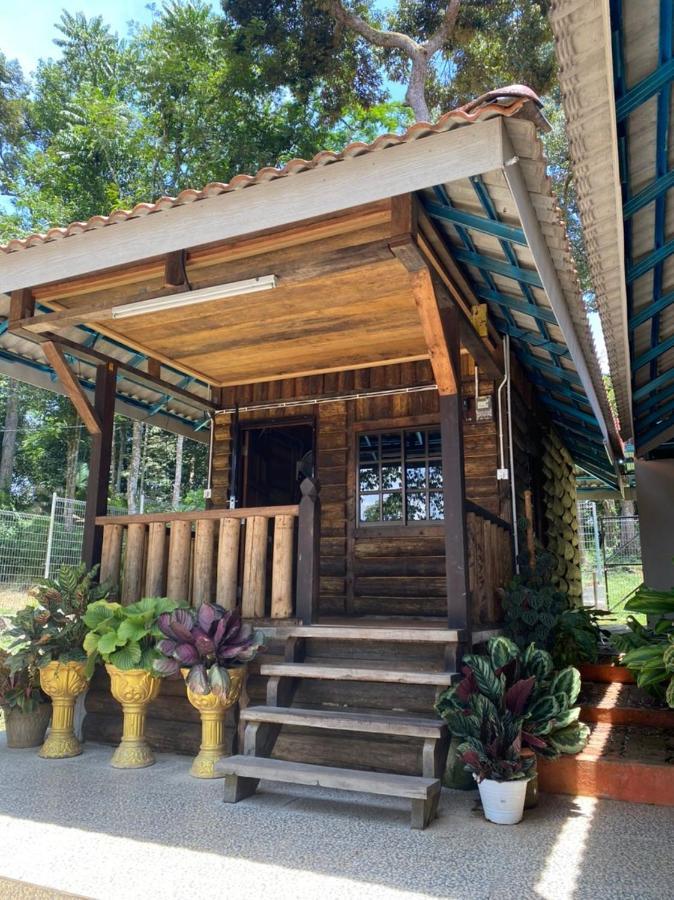 Homestay Dusun Ana Balun Slim River Exterior photo